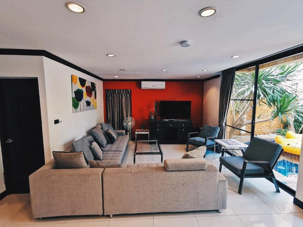 Вилла 4poolvillas *
